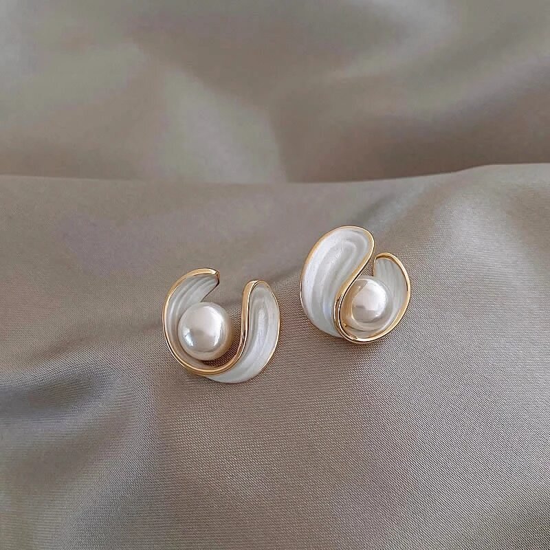 Swirl Design Pearl Stud Earrings