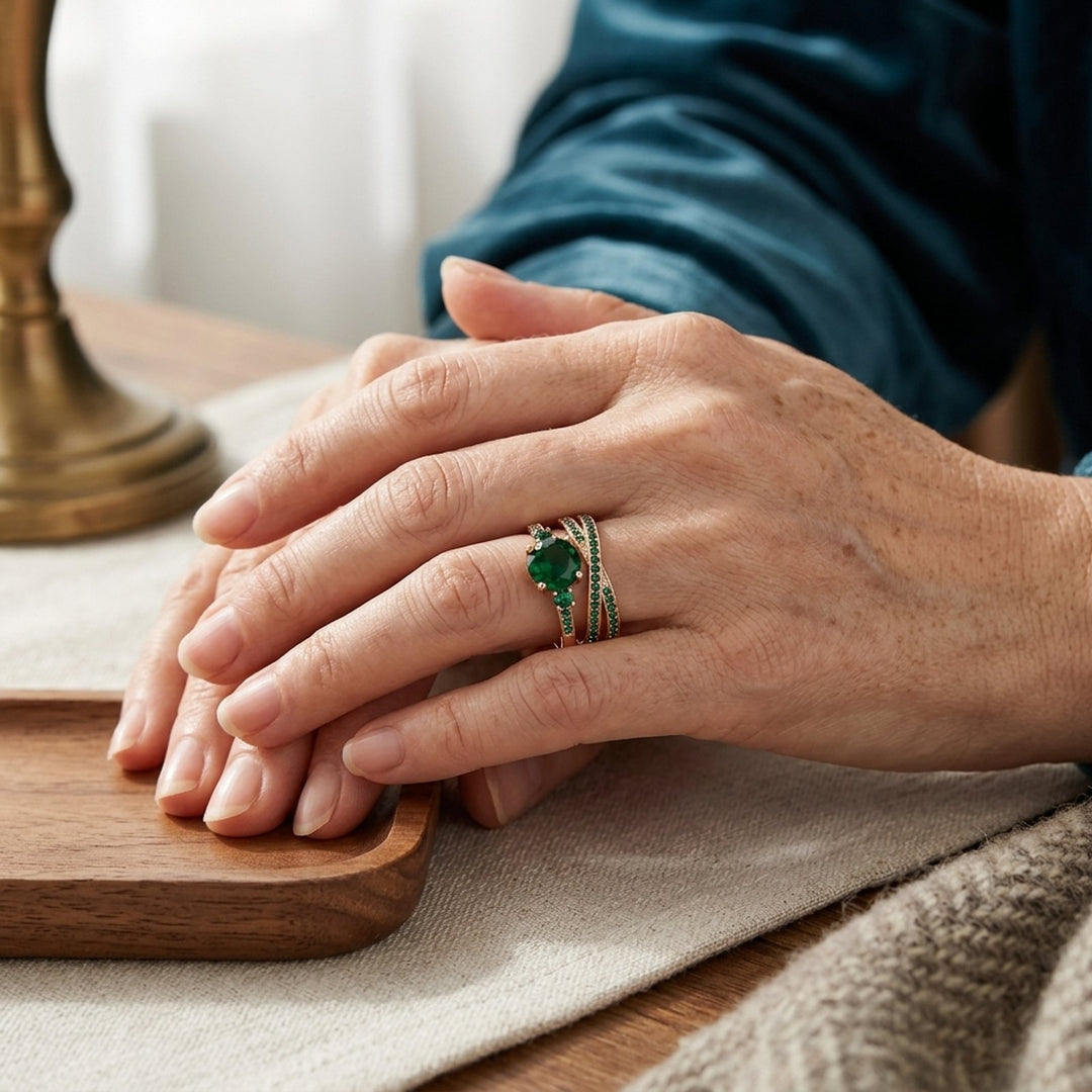 Oval Emerald Gold Wedding Ring Set